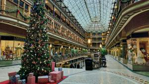 Americans prepare to spend $1 trillion this holiday shopping season