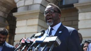 Chicago mayor refuses to sign or veto budget at ‘not a campaign event’