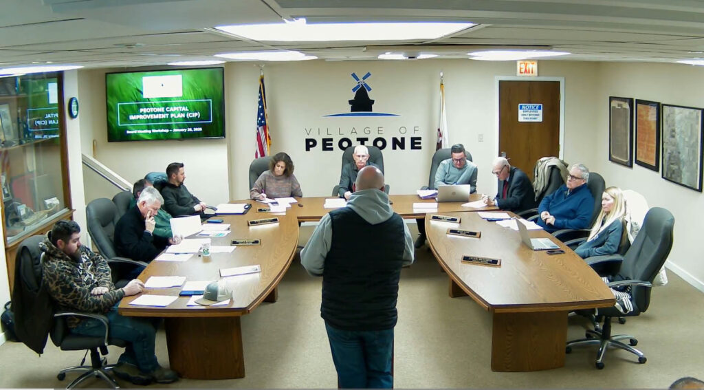Public Works Director Bob Hennke addresses the board on January 26.