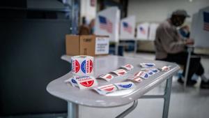 Illinois Quick Hits: Polls close today at 7 p.m.