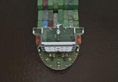 Iran closes the Strait of Hormuz