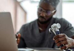 Lawmaker, physician: Politicians are micromanaging medical education
