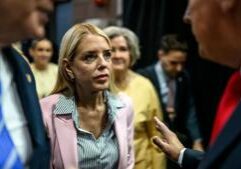 Lawmakers to hold Bondi in contempt if all Epstein files not released