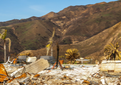 Trump floats 10% bonus for California rebuilders