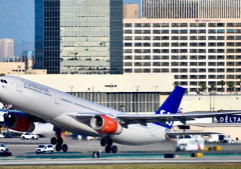Lines grow at California airports during funding debate