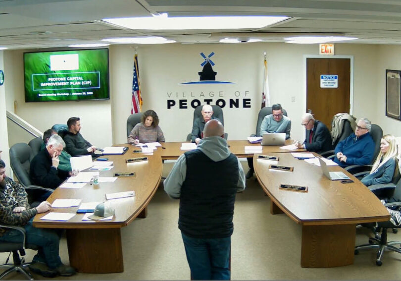 Public Works Director Bob Hennke addresses the board on January 26.