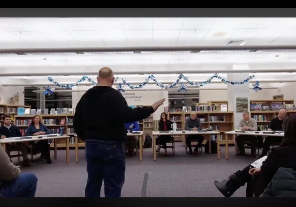 Resident John Maxedon addresses the 207U board on January 21st.